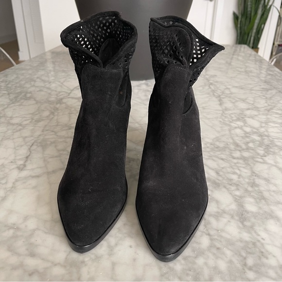 Black suede DVF boots with mesh trim - Picture 3 of 13